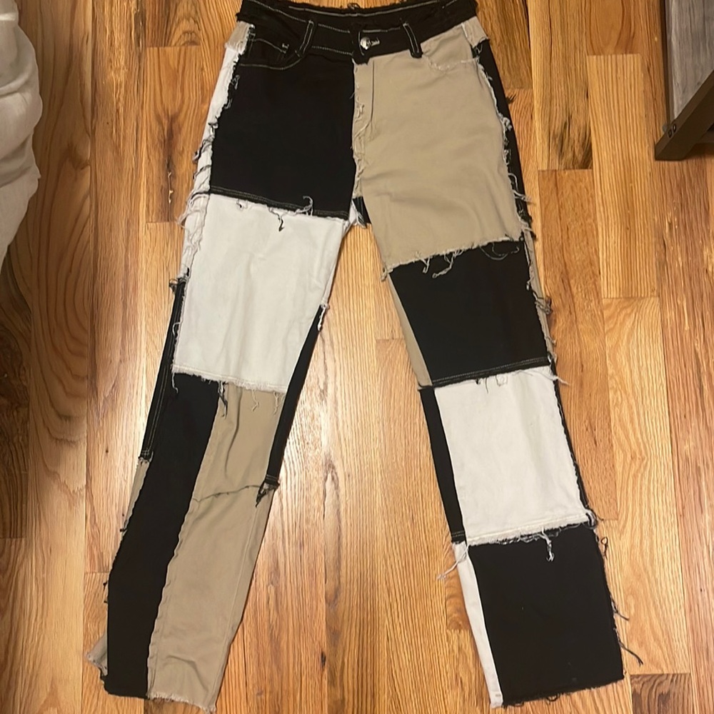 Size M fun patches pants with slight fringe!
